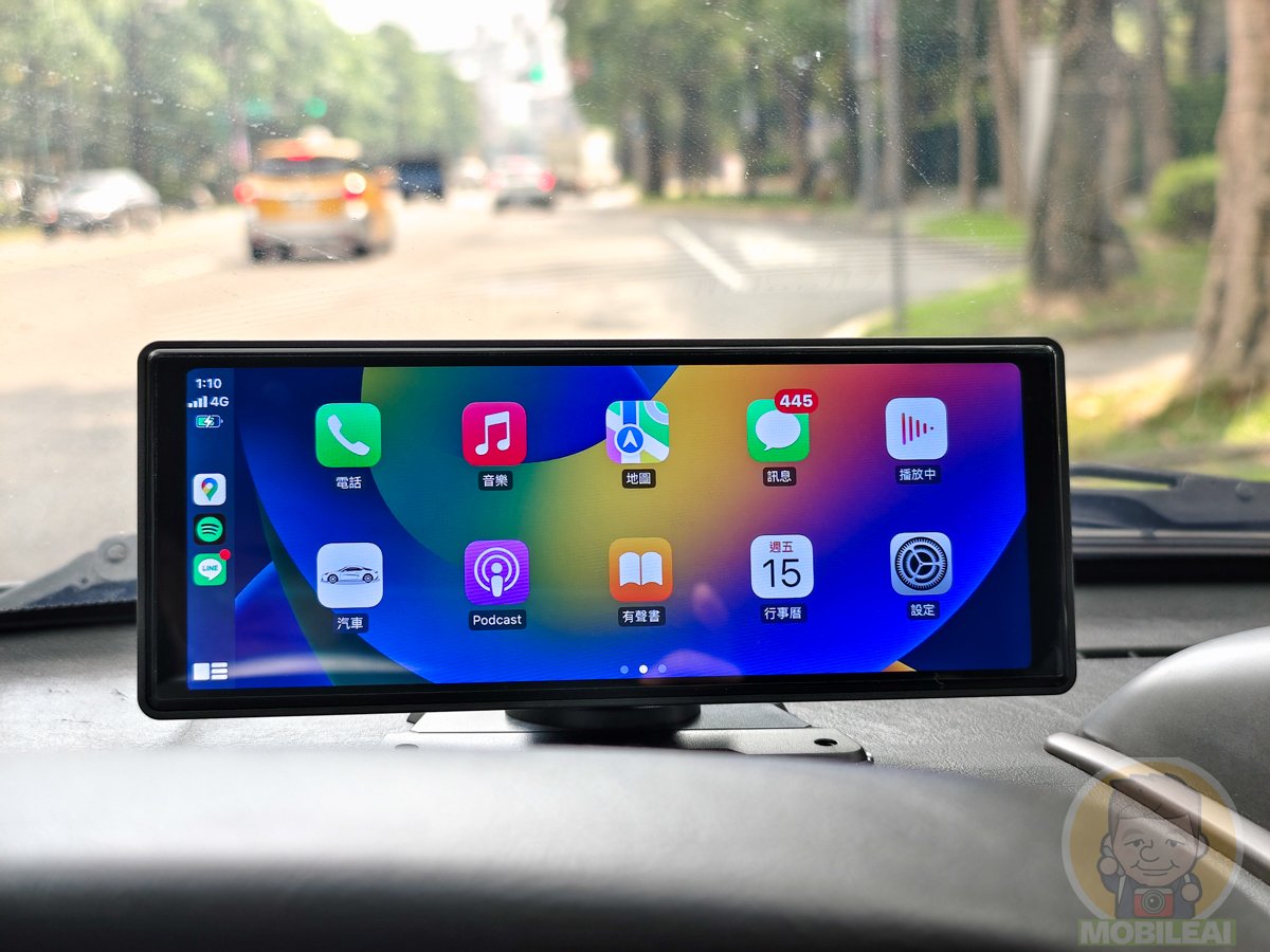 開箱 10.26 吋車載無線 CarPlay、Android Auto 專用螢幕